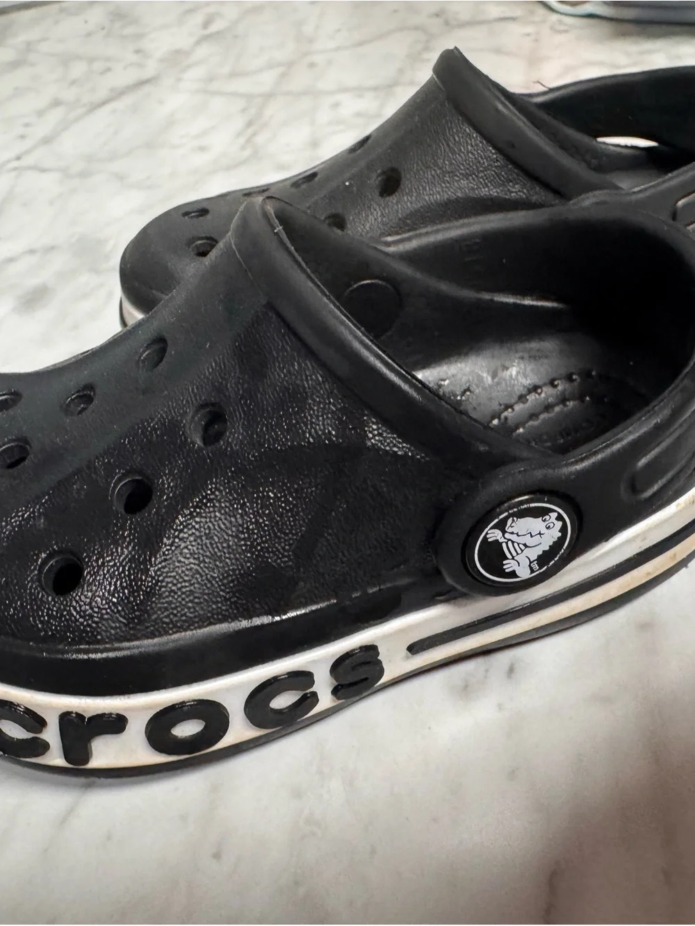 CROCS C7 - like new! Kids Black Clog Sandals with White Trim